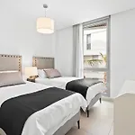 Luxury 2 Bedroom Apartment Walk To Beach Rdr423