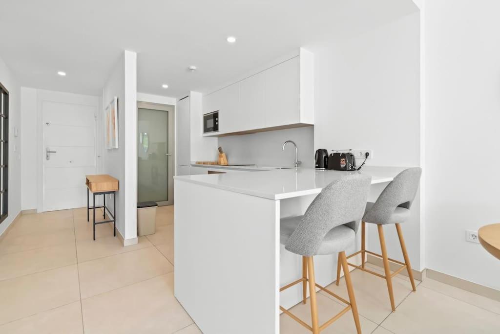 Luxury 2 Bedroom Walk To Rdr423 Apartment Marbella
