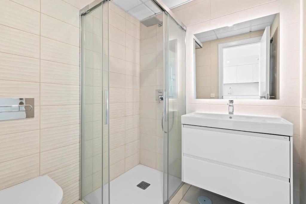Apartment Luxury 2 Bedroom Walk To Rdr423