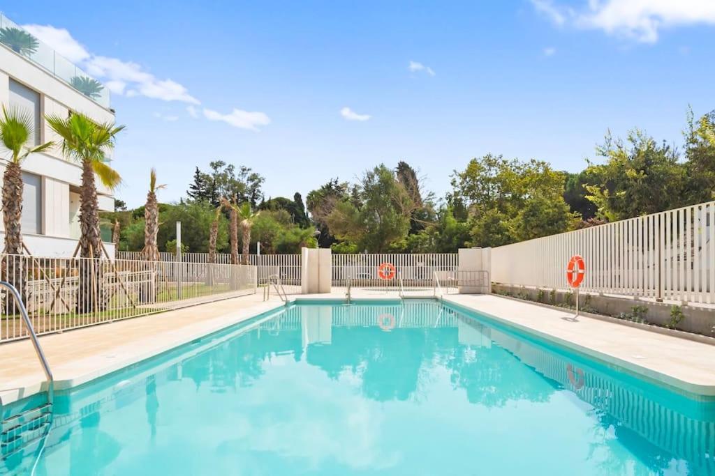 Apartment Luxury 2 Bedroom Walk To Rdr423 Marbella