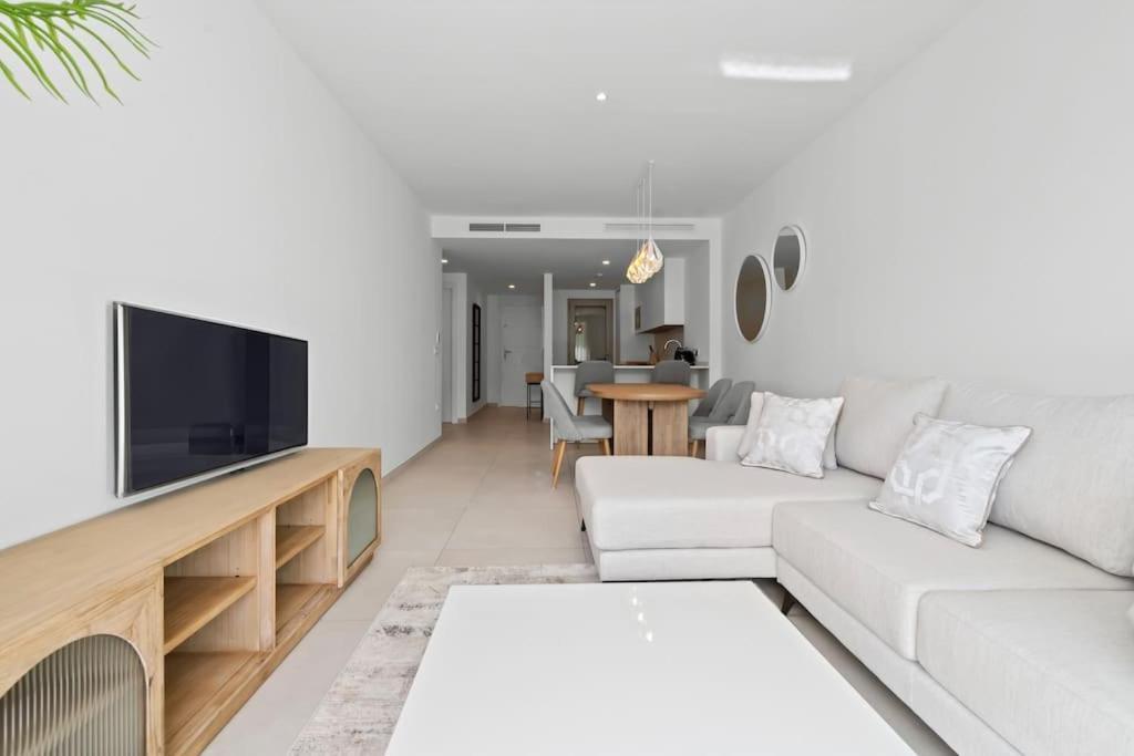 Luxury 2 Bedroom Walk To Rdr423 Marbella